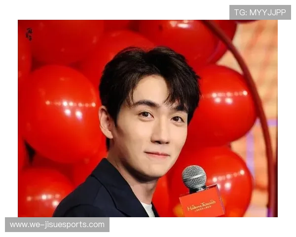 足球球星化身蜡像馆假装蜡像 引发游客惊喜与欢笑瞬间